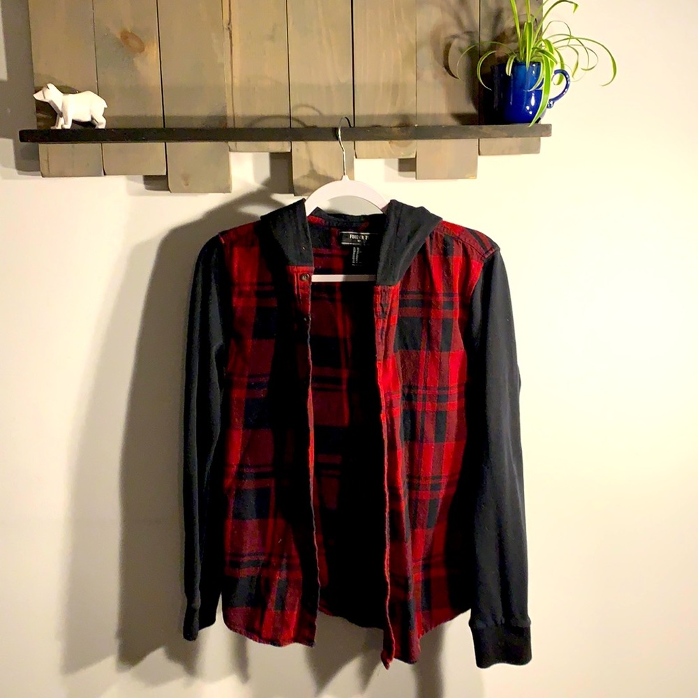 Plaid shirt with hood and buttons